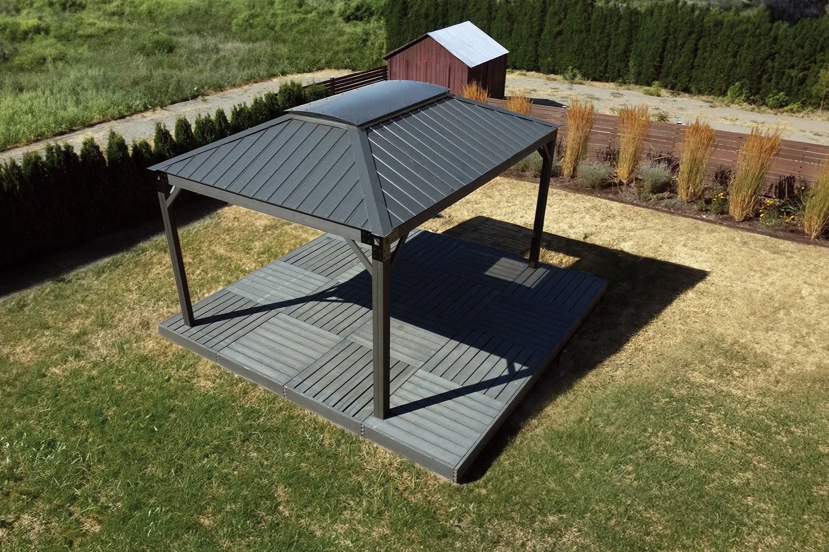 11'x14' Sequoia W/ Privacy Drapes & Screens - Image 8