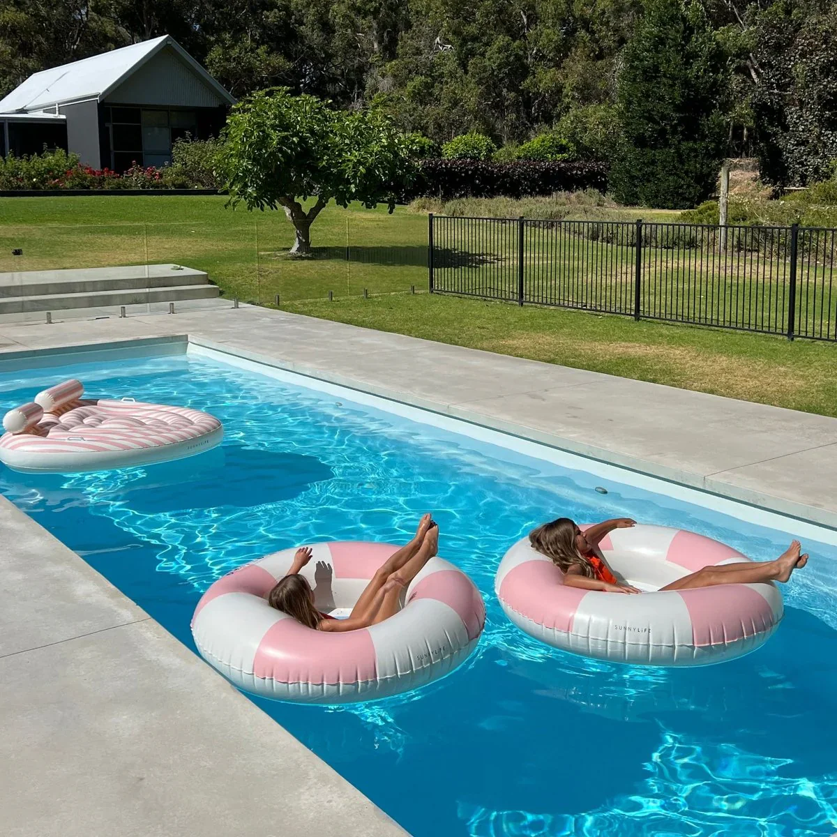 Luxe Pool Ring - Stole My Heart Pink - Image 3